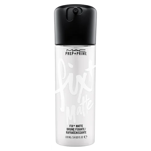 اسپری فیکس پلاس مات کننده مک یک اسپری فوق العاده است که باعث شادابی پوست می شود؛در حالی که به صورت آنی ظاهر براق و روغنی روی سطح پوست را کنترل می کند.این اسپری دارای فرمولاسیونی نوین است که حاوی پودر،سیلیس و سایر مواد جذب کننده روغن است که به تنظیم ، تعادل و تقویت پوست پس از میکاپ کمک می کند.اسپری فیکس پلاس مات کننده مک یک اسپری فیکساتور بسیار باکیفیت است که آرایش شما را برای مدت طولانی‌تری به همان زیبایی لحظه اتمام آرایش‌تان نگه خواهد داشت و از ماسیدن، خط افتادن، چرب شدن و یا محو شدن آرایش شما جلوگیری می‌کند.